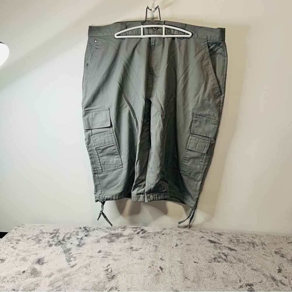 Men’s Gray Cargo Shorts Size 42